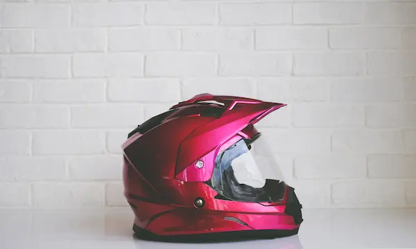 シールド付きオフロードヘルメット【バイクヘルメット形状の種類⑥】